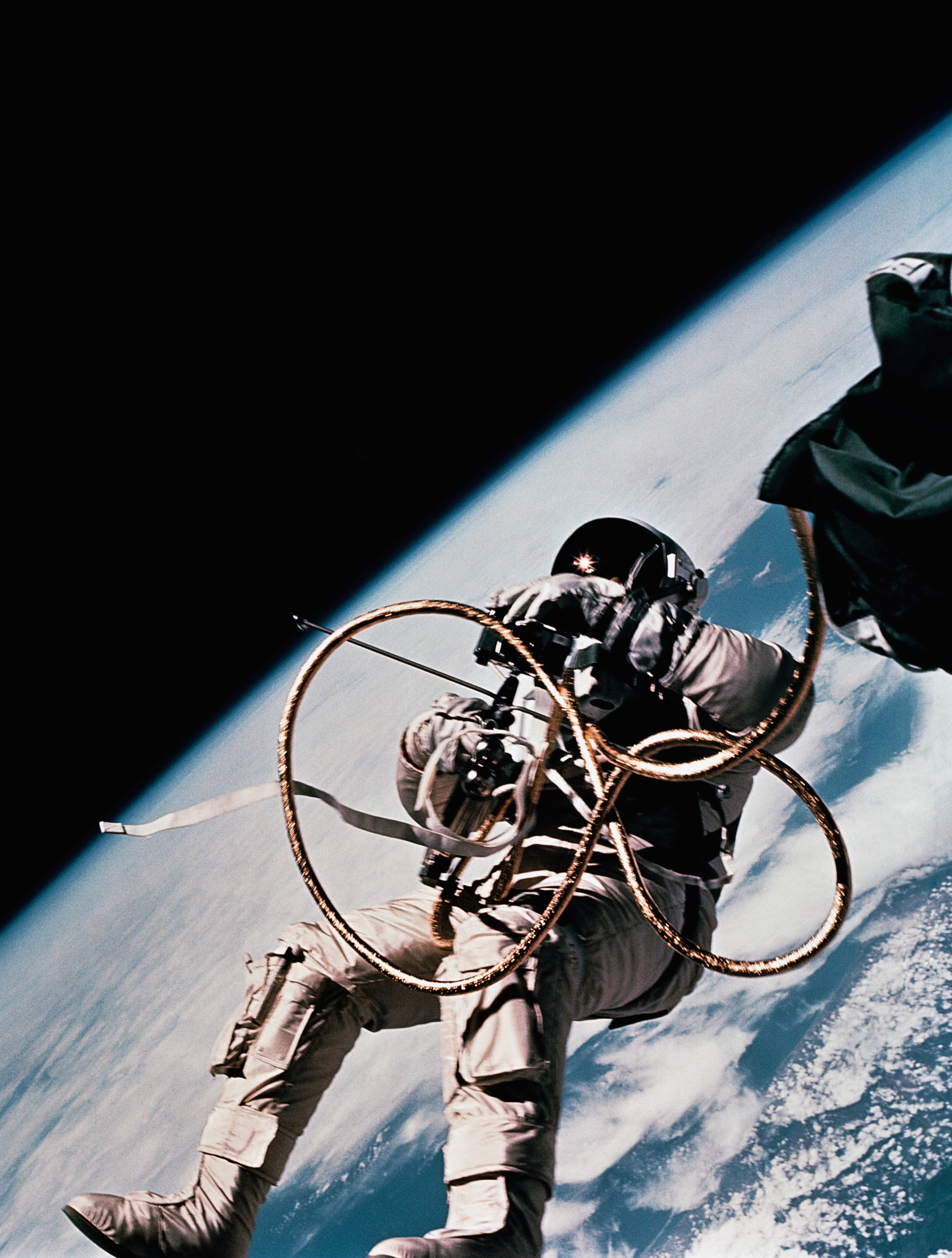 25 Amazing Photos of NASA's First Space Walk