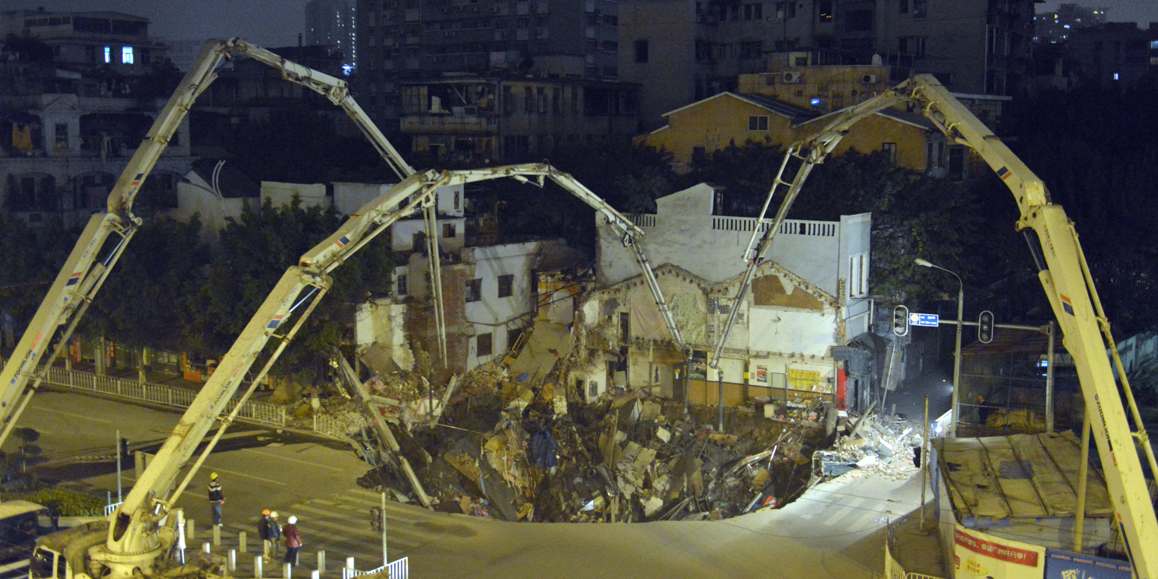 7 of the World's Most Stunning Sinkholes