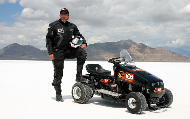 http://pop.h-cdn.co/assets/cm/15/05/640x400/54cb13cbea244_-_mower-racing-02-0613-de.jpg http://pop.h-cdn.co/assets/cm/15/05/640x400/54cb13cbea244_-_mower-racing-02-0613-de.jpg
