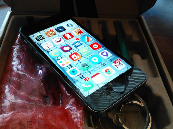 i cracked the back of my iphone